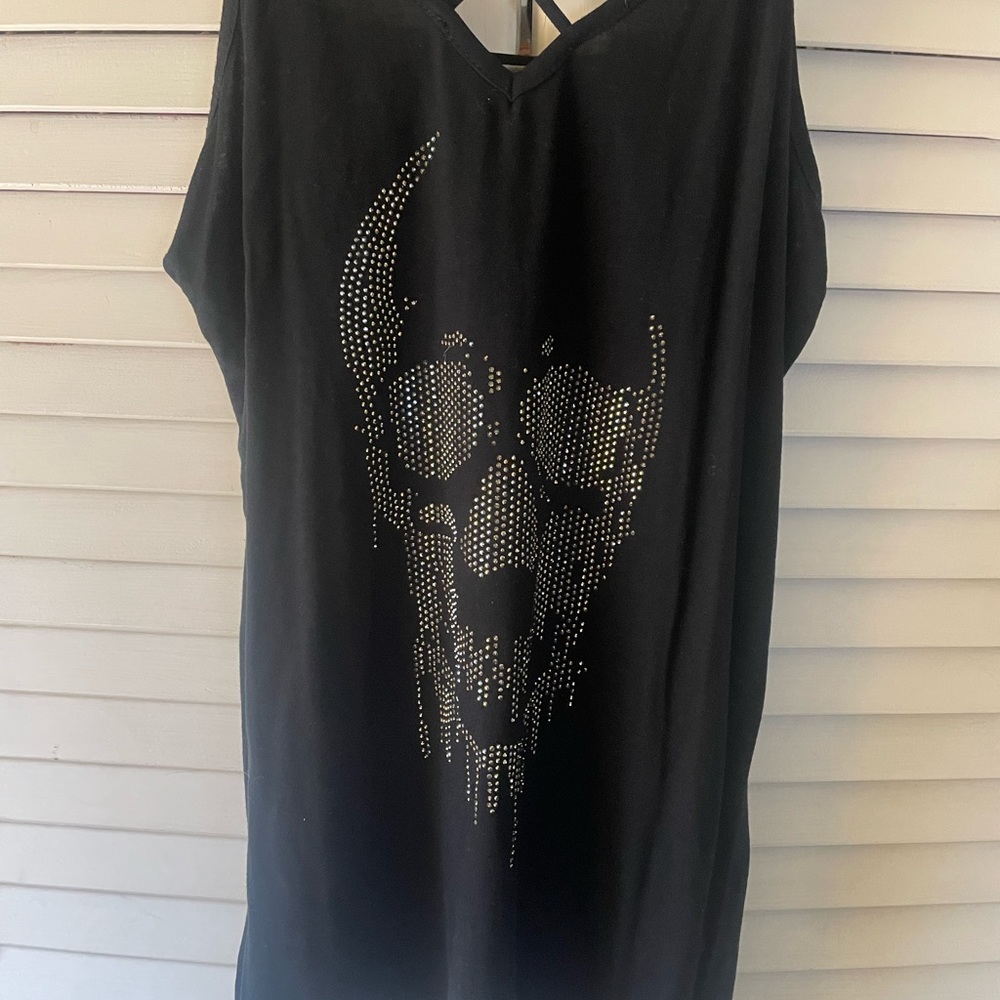 Vocal black with embellish skull on front. Size small